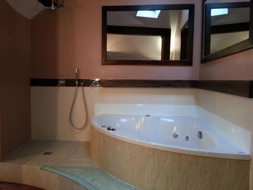 Krakow Jacuzzi Apartment Pokoj fotografie